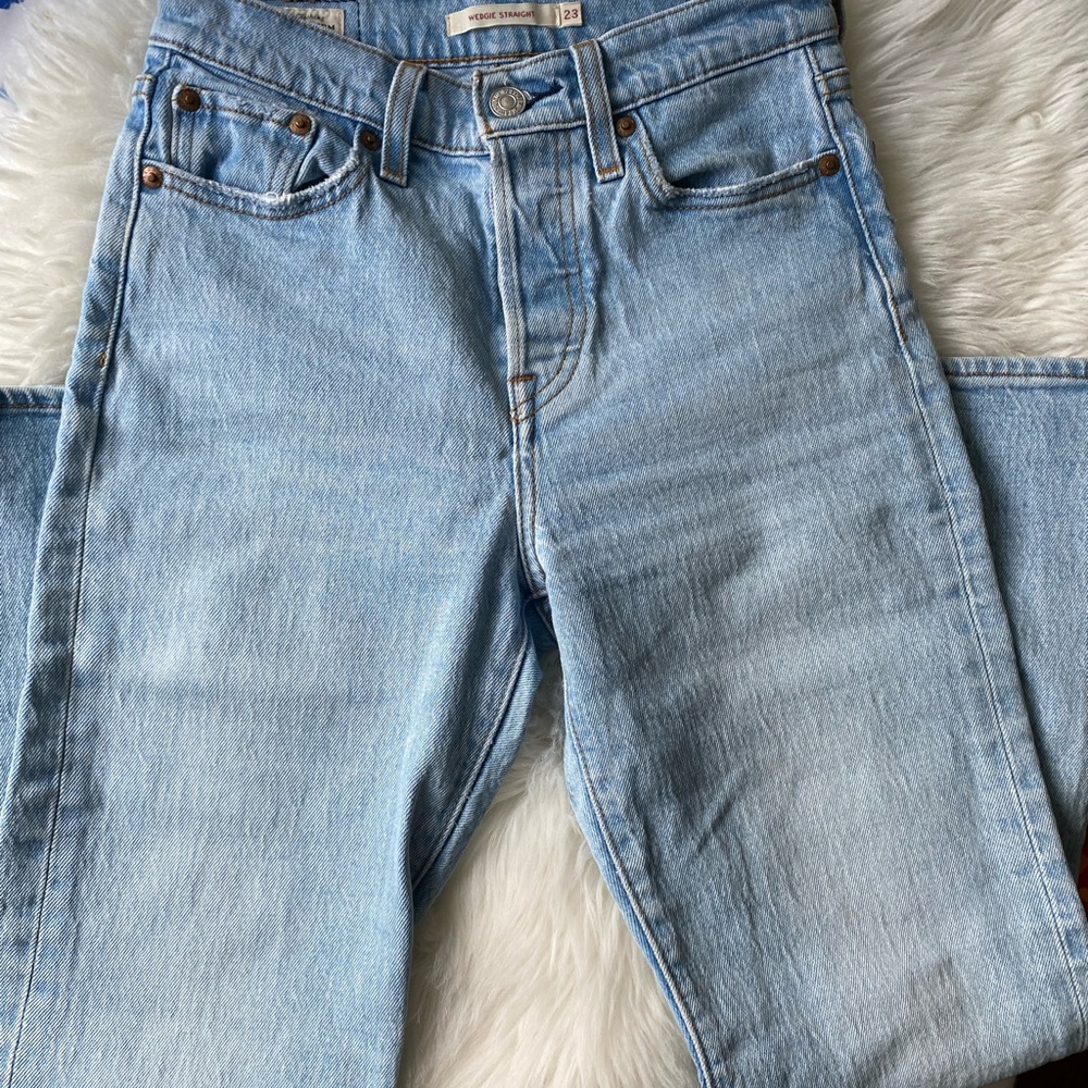 Levis wedgie jeans in light wash